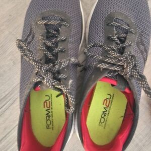 SAUCONY  FORM2U Black and Red Athletic Shoes